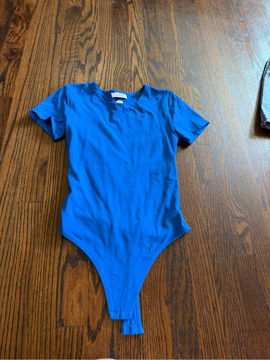 Aritzia Tops - Aritzia Short Sleeve Bodysuit in Royal Blue